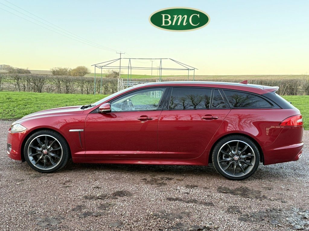 Jaguar XF 3.0D S V6 Portfolio Sportbrake Euro 5 S S 5 Red #4