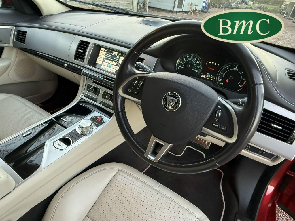 Jaguar XF 2.2D Luxury Saloon White #16