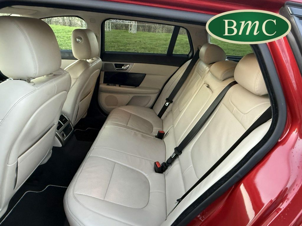 Jaguar XF 2.2D Luxury Saloon White #35