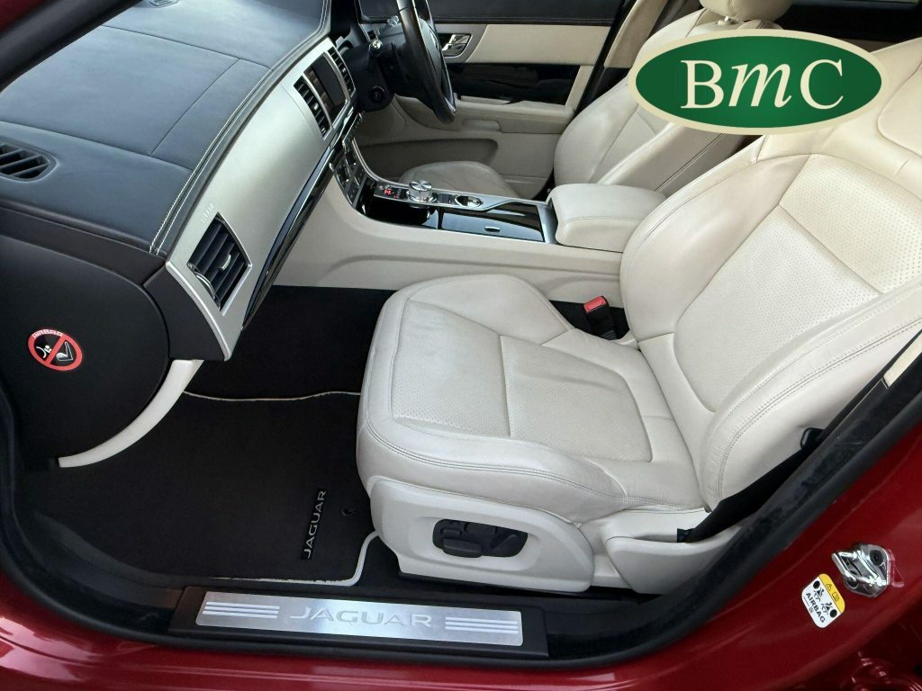Jaguar XF 2.2D Luxury Saloon White #28