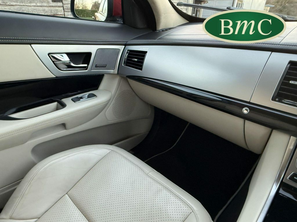 Jaguar XF 2.2D Luxury Saloon White #53