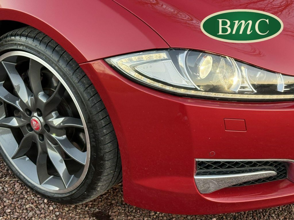 Jaguar XF 2.2D Luxury Saloon White #9