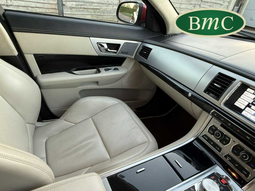 Jaguar XF 2.2D Luxury Saloon White #20
