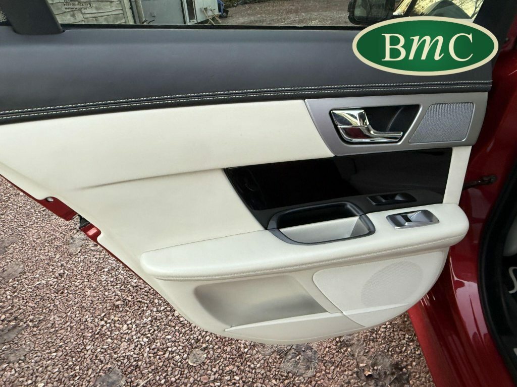 Jaguar XF 2.2D Luxury Saloon White #57
