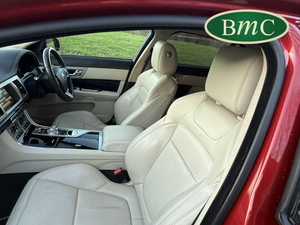 Jaguar XF 2.2D Luxury Saloon White #25