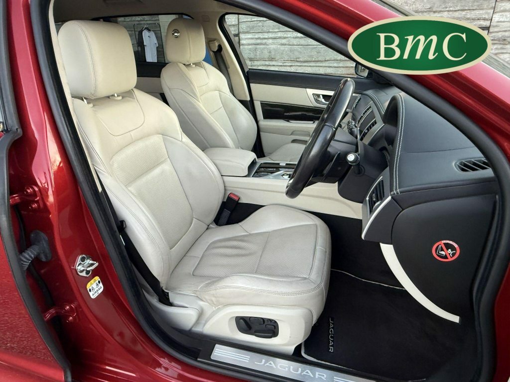 Jaguar XF 2.2D Luxury Saloon White #26