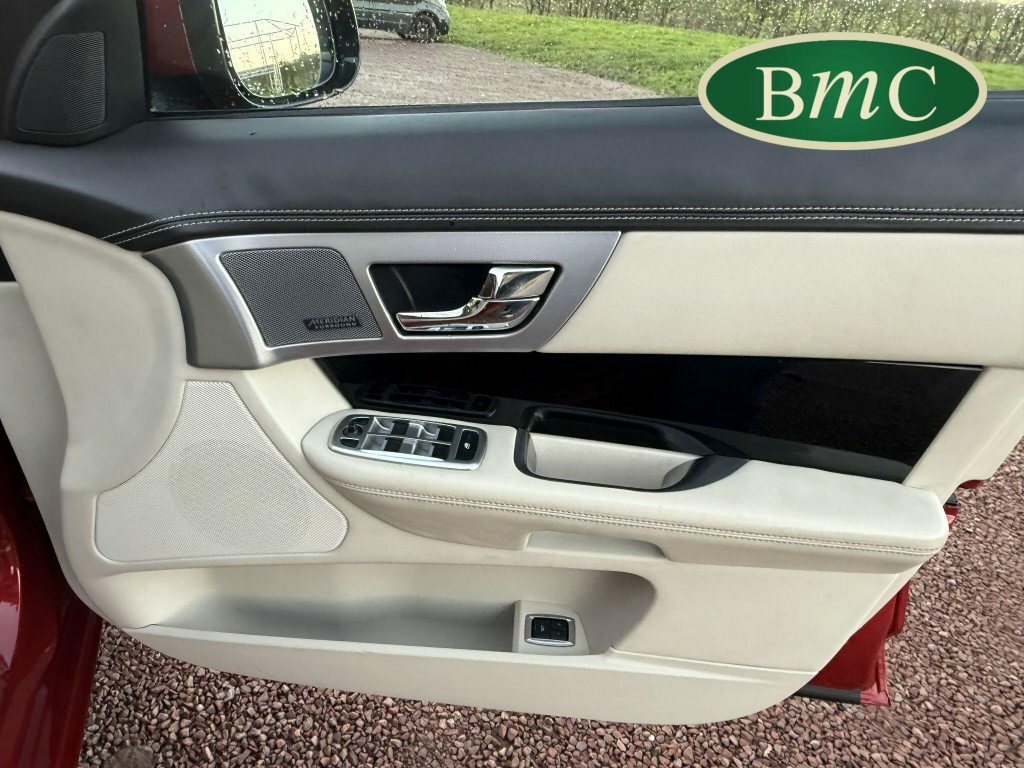 Jaguar XF 2.2D Luxury Saloon White #56