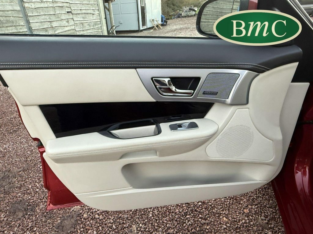 Jaguar XF 2.2D Luxury Saloon White #58