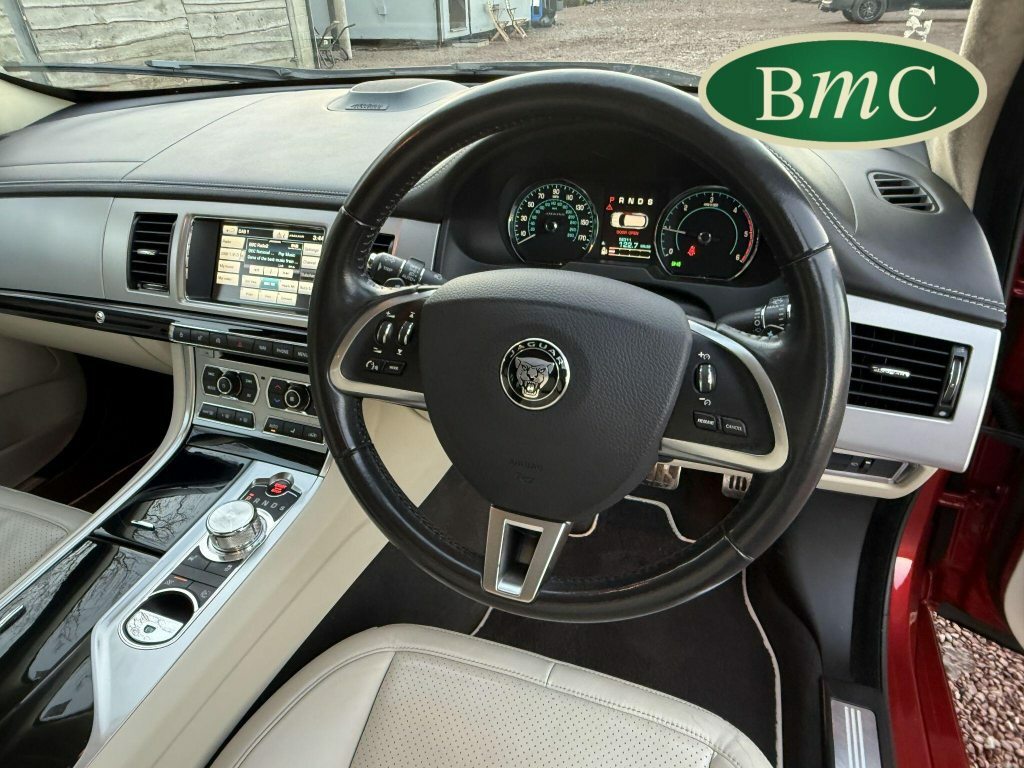 Jaguar XF 2.2D Luxury Saloon White #15