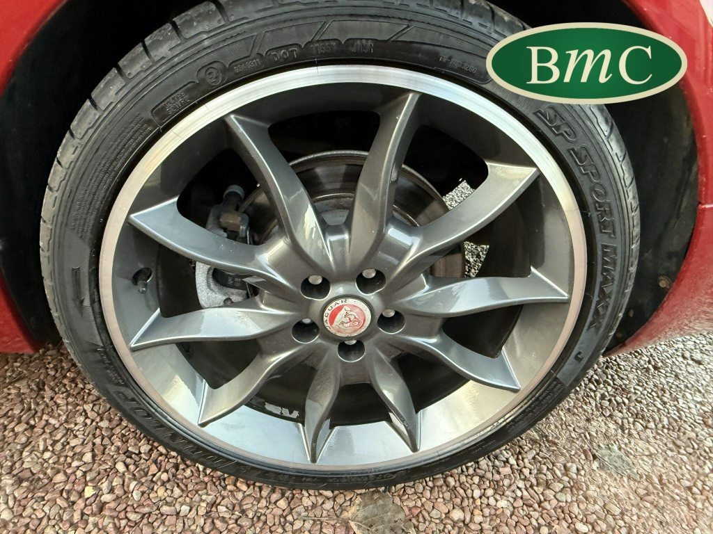 Jaguar XF 2.2D Luxury Saloon White #70