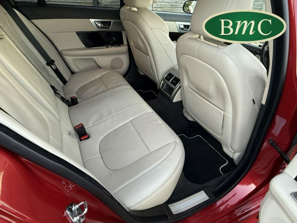 Jaguar XF 2.2D Luxury Saloon White #34