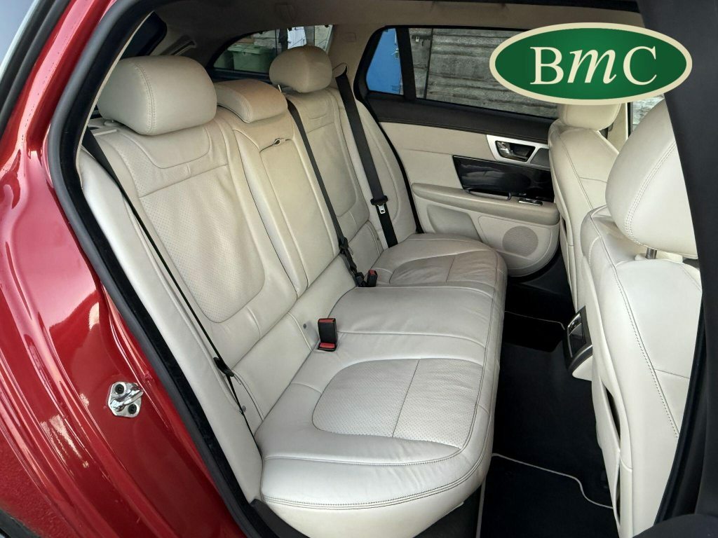 Jaguar XF 2.2D Luxury Saloon White #27