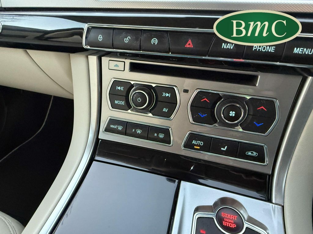 Jaguar XF 2.2D Luxury Saloon White #38