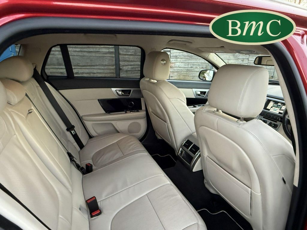 Jaguar XF 2.2D Luxury Saloon White #33