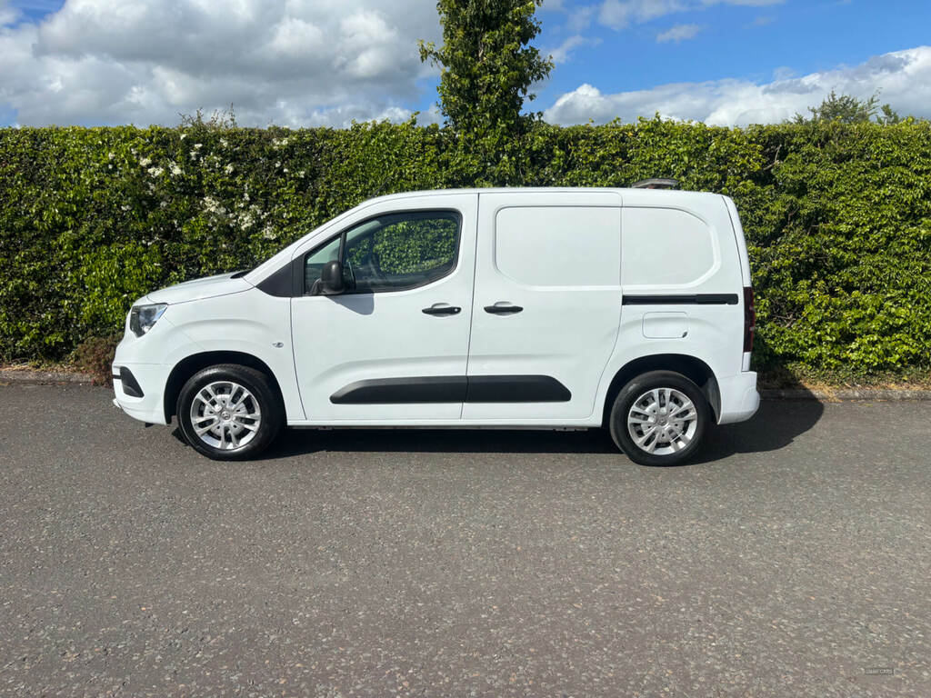 Vauxhall Combo 2000 1.5 Turbo D 100Ps H1 Sportive Van XGZ6004 White #2