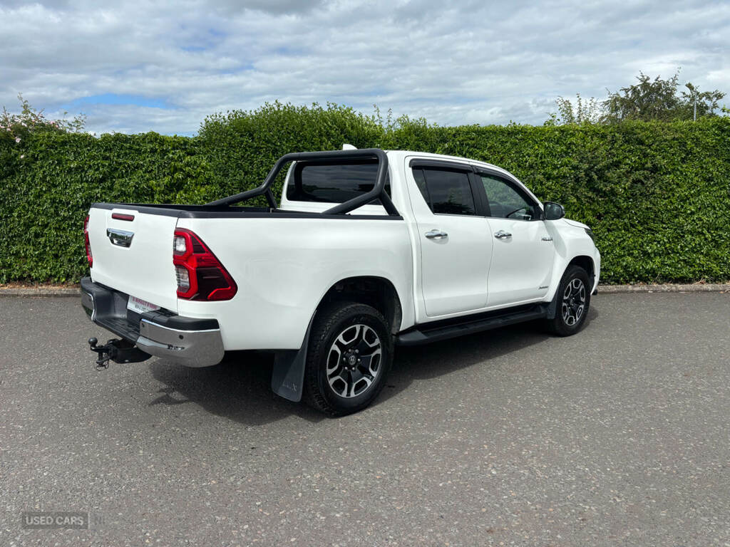 Toyota HILUX Invincible D Cab Pick Up 2.8 D-4d HD73BBK White #2