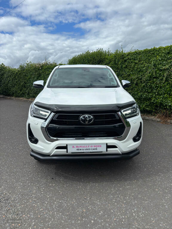 Toyota HILUX Invincible D Cab Pick Up 2.8 D-4d HD73BBK White #4