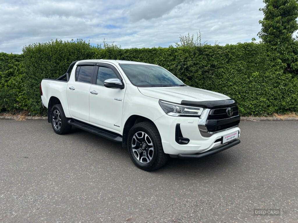Toyota HILUX Invincible D Cab Pick Up 2.8 D-4d White