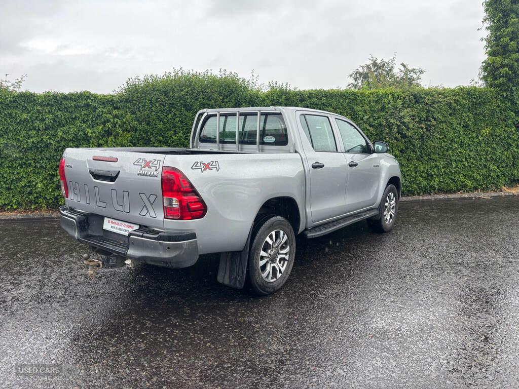 Toyota HILUX D-4d Active Pickup Double White #2