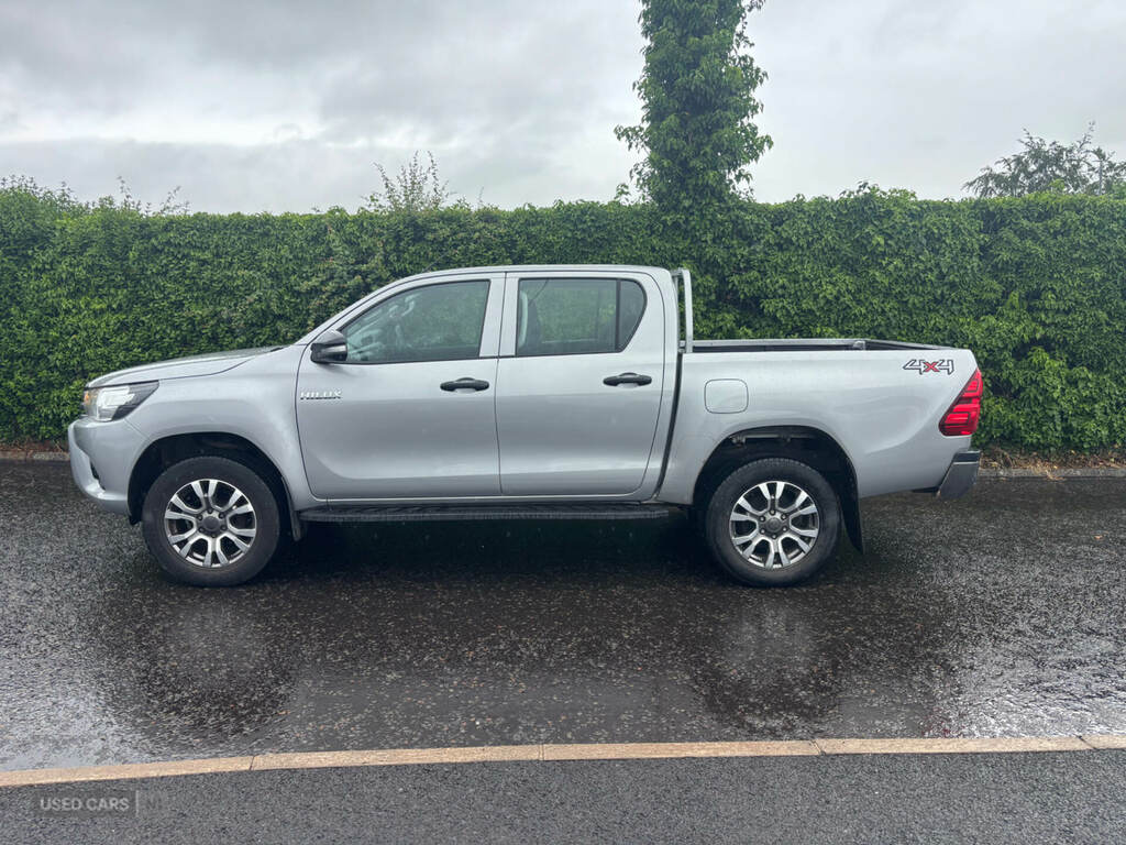 Toyota HILUX D-4d Active Pickup Double White #3