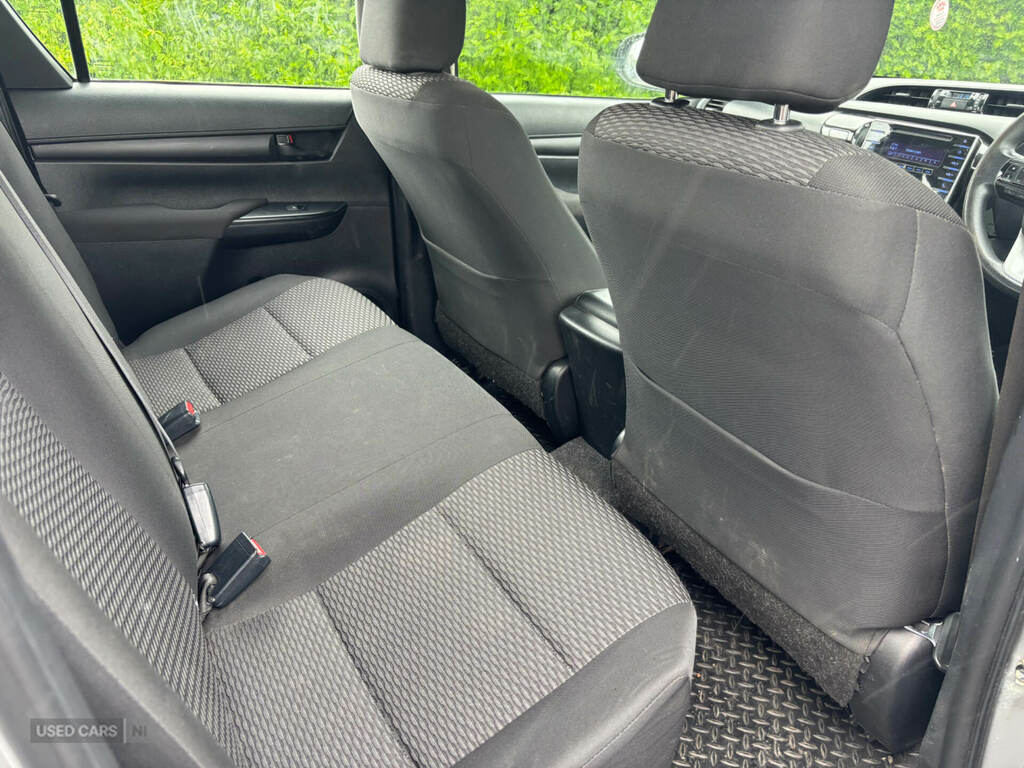 Toyota HILUX D-4d Active Pickup Double White #5