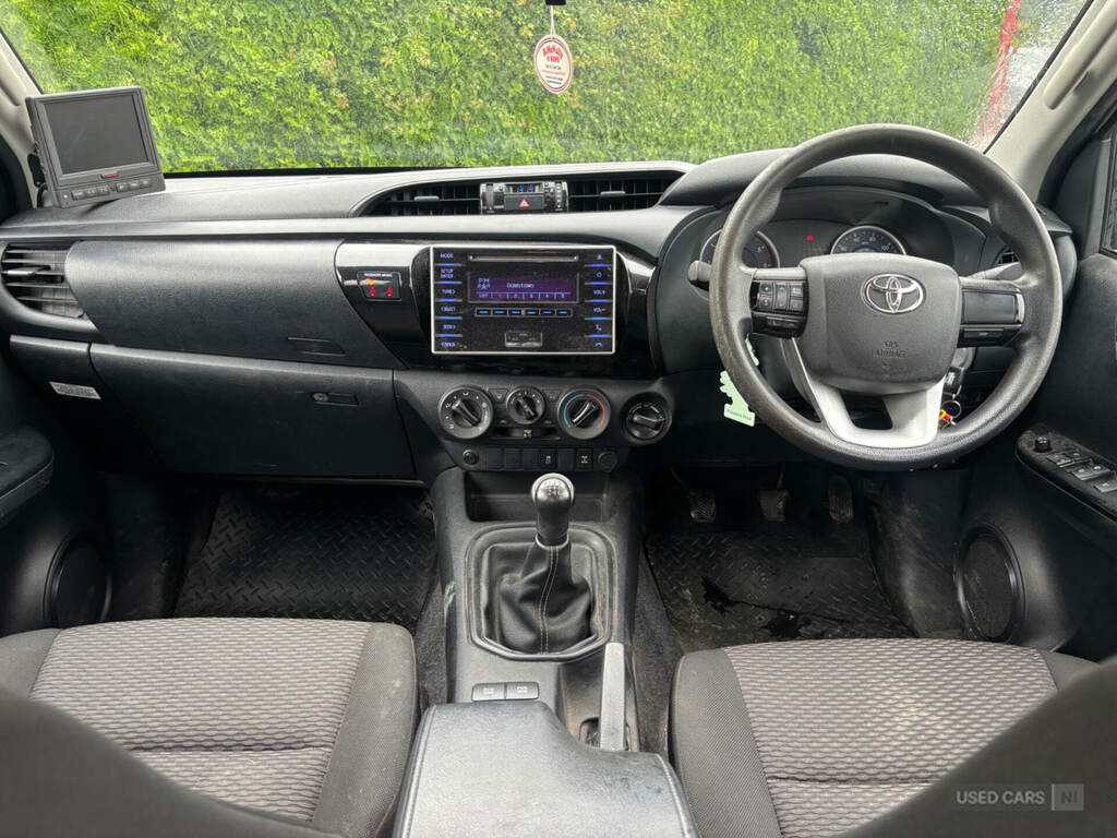 Toyota HILUX D-4d Active Pickup Double White #4