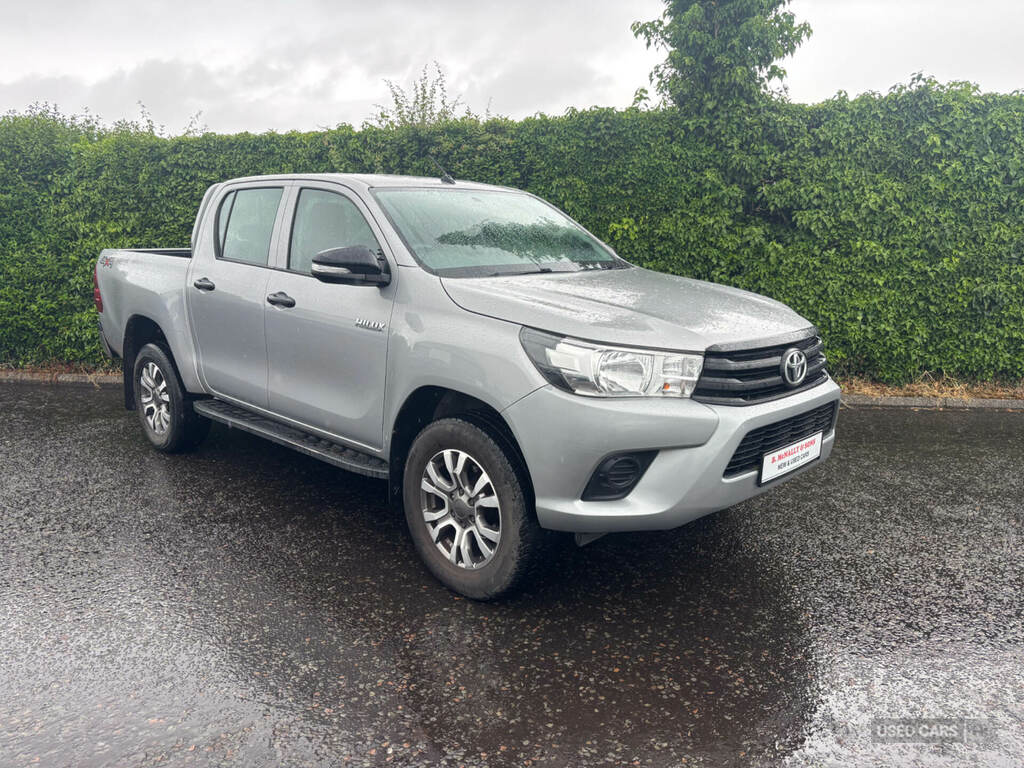 Toyota HILUX D-4d Active Pickup Double White #1