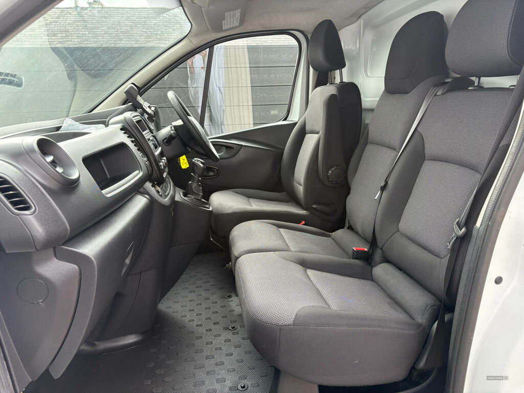 Renault Trafic Sl28 Sport Energy Silver #10