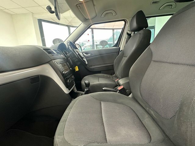 Skoda Yeti Se L Drive White #47