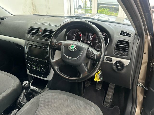 Skoda Yeti 2.0 Tdi Se Suv 4Wd Euro 5 140 P Brown #3