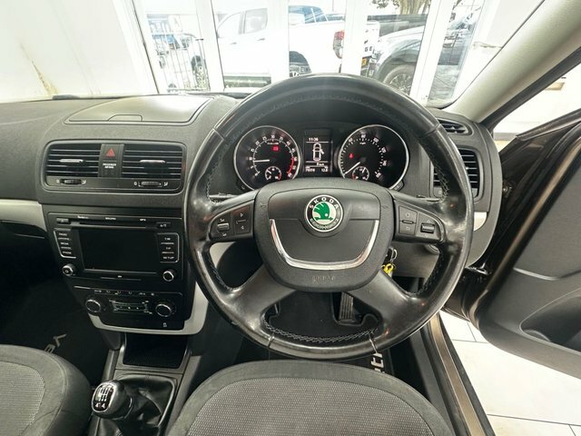 Skoda Yeti 2.0 Tdi Se Suv 4Wd Euro 5 140 P Brown #4