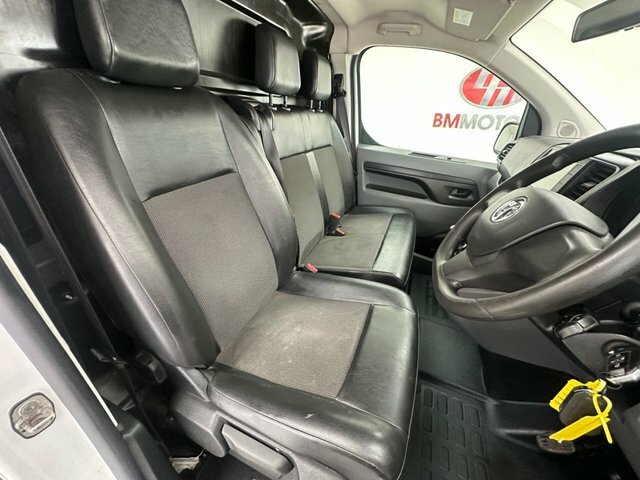 Vauxhall Vivaro 1.5 Turbo D 2900 Dynamic Panel Van 6Dr Manu DL70EHS White #4