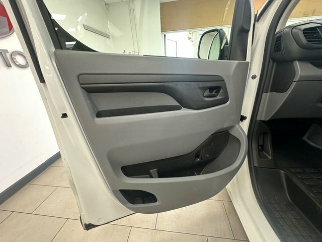 Vauxhall Vivaro 2900 1.5D 100Ps Dynamic H1 Van White #45