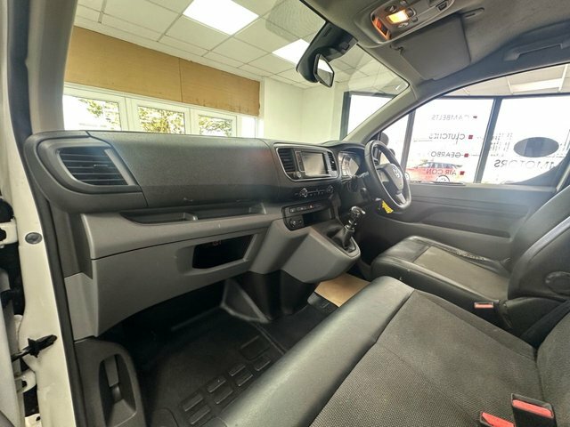 Vauxhall Vivaro 2900 1.5D 100Ps Dynamic H1 Van White #44