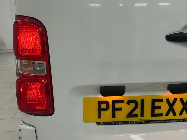 Vauxhall Vivaro 2900 1.5D 100Ps Dynamic H1 Van White #37