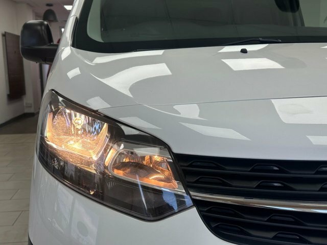 Vauxhall Vivaro 2900 1.5D 100Ps Dynamic H1 Van White #14