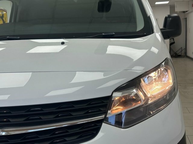 Vauxhall Vivaro 2900 1.5D 100Ps Dynamic H1 Van White #16