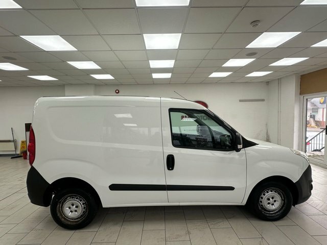Vauxhall Combo 1.3 Cdti 2000 16V Temperature Controlled Diese White #2