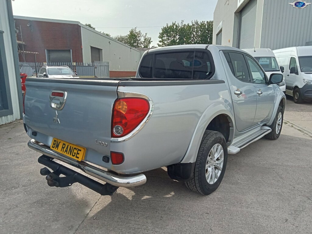 Mitsubishi L200 Pickup 2010 - 2017 2014 White #8