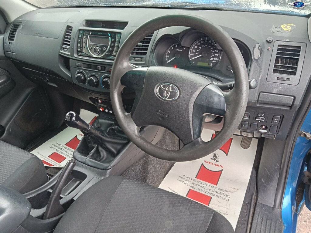 Toyota HILUX 2.5 D-4d Active 2014  #2
