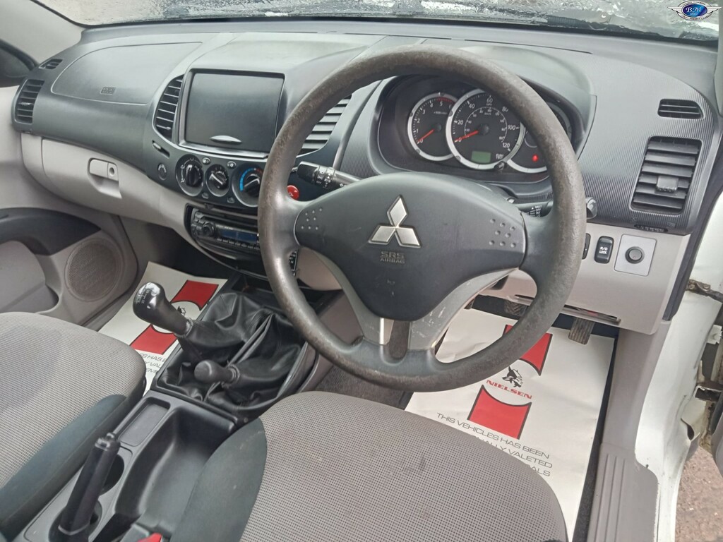 Mitsubishi L200 2.5 Di-d 4Life 2010 DV10OSR White #2