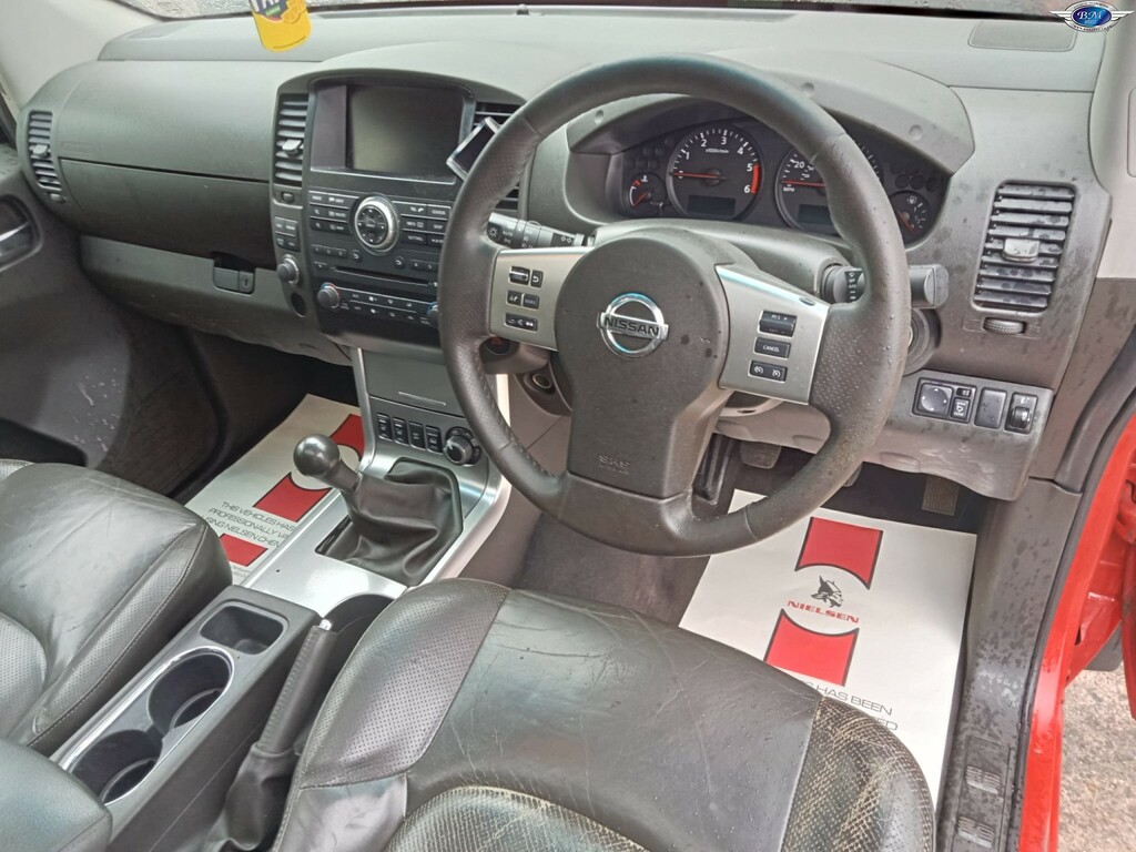 Nissan Navara 2.5 Dci Tekna 2010 Red #2