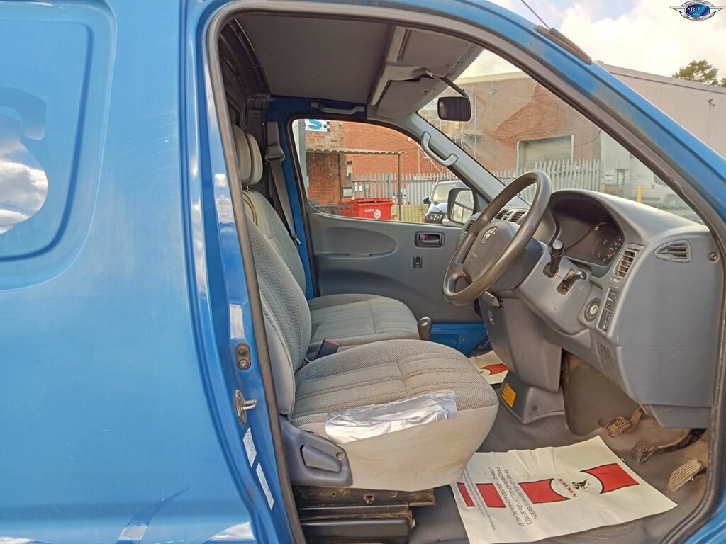 Toyota HiAce 2.5 280 D-4d 2008 White #15