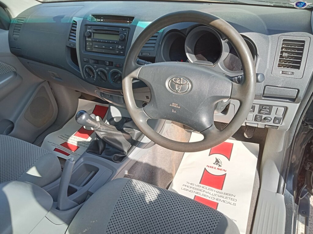 Toyota HILUX 3.0 Invincible D-4d Silver #2