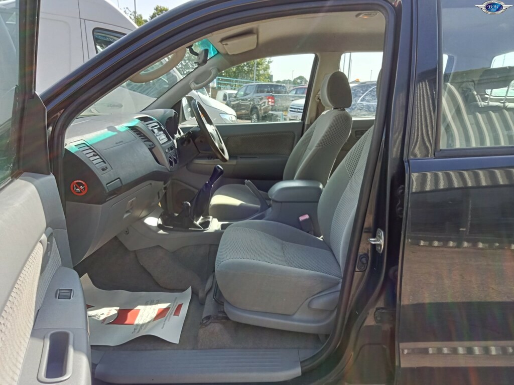 Toyota HILUX 3.0 Invincible D-4d Silver #16
