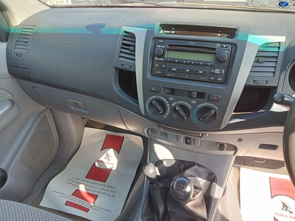 Toyota HILUX 3.0 Invincible D-4d Silver #8