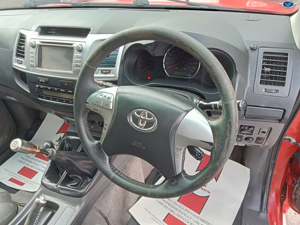 Toyota HILUX Invincible 4X4 D-4d Dcb Green #9