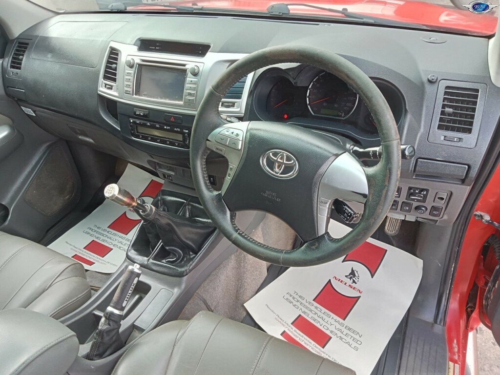 Toyota HILUX 3.0 D-4d Invincible Red #2