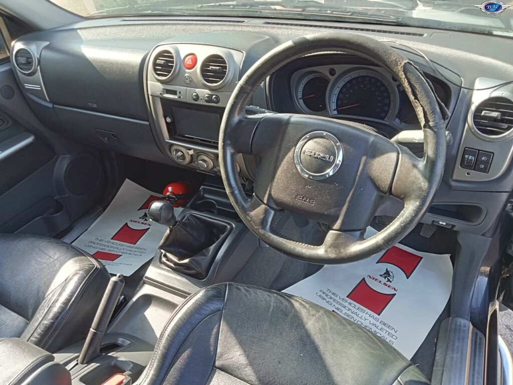 Isuzu Rodeo 2.5 Black #2