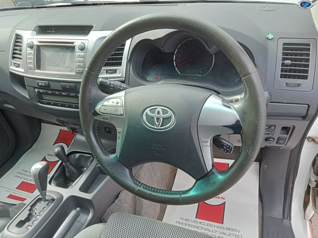 Toyota HILUX Invincible 4X4 D-4d Dcb White #10